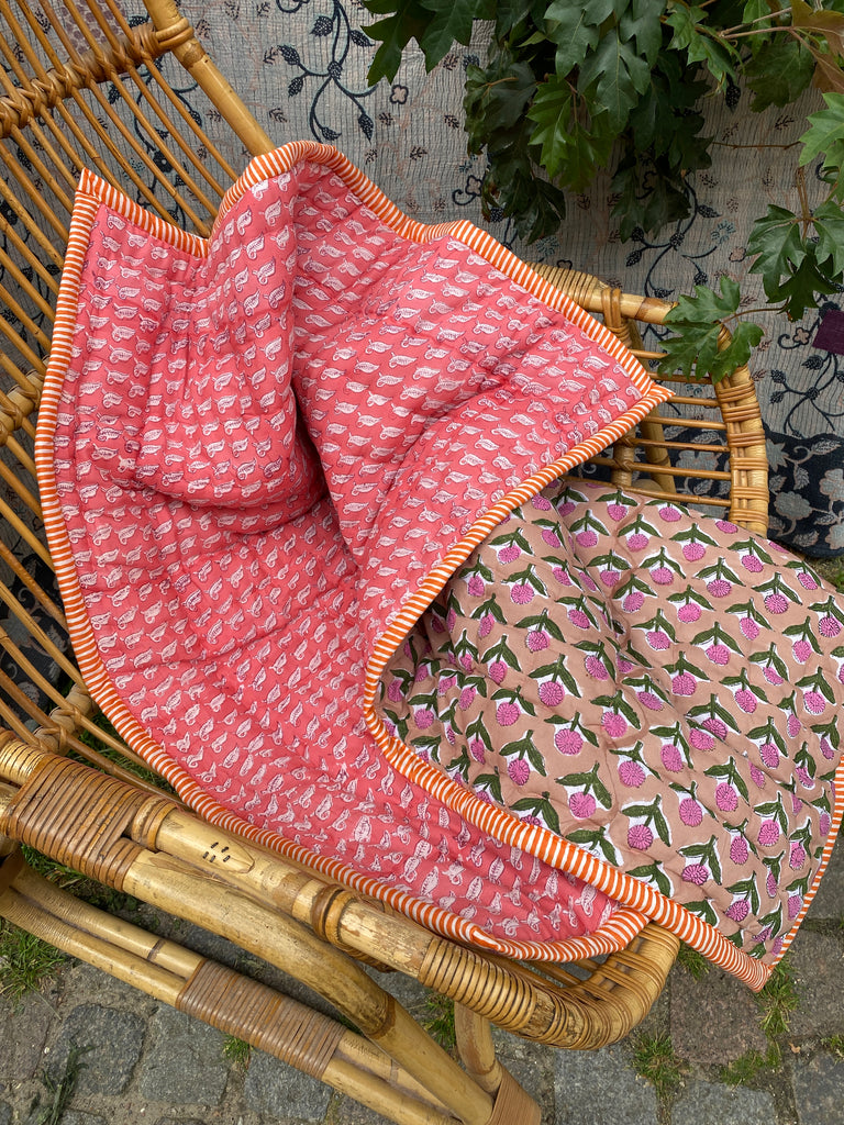 Quiltet babytæppe - Coral Pink/Beige