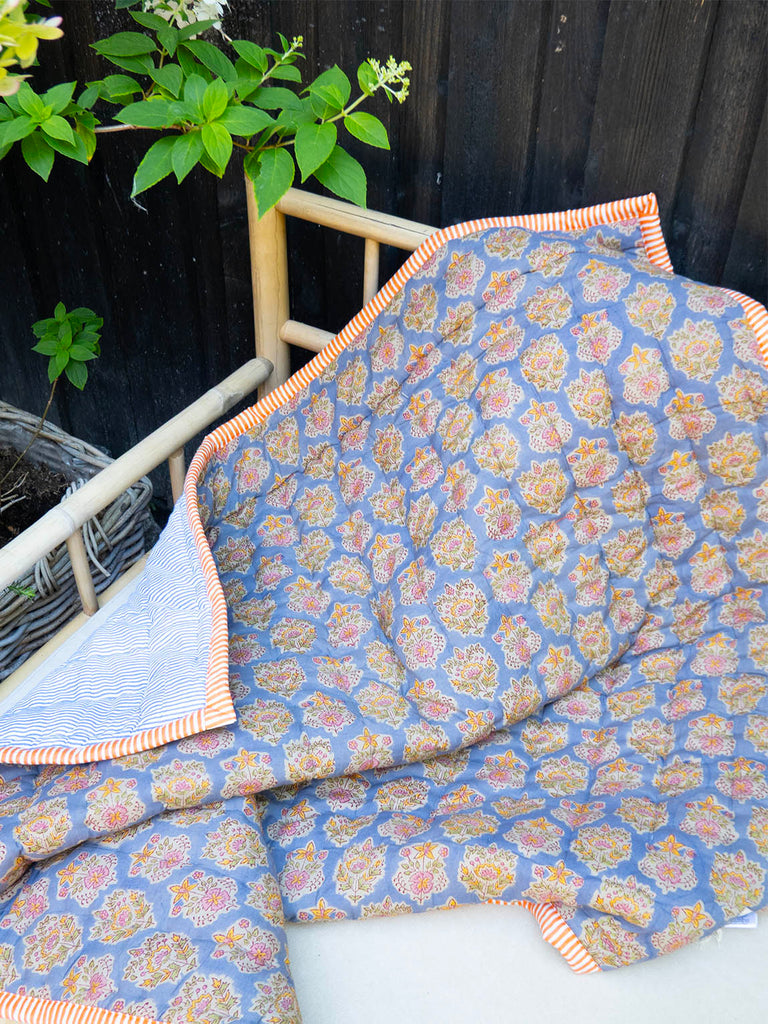 Quiltet babytæppe - Blue / Blue stripe