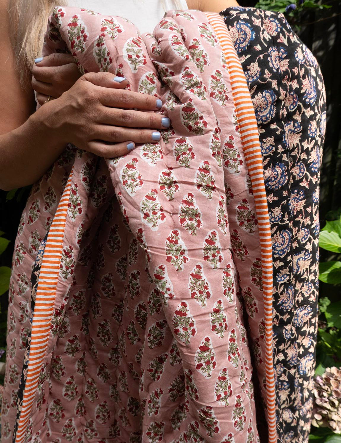 Quiltet tæppe -  23 Black/Old Rose