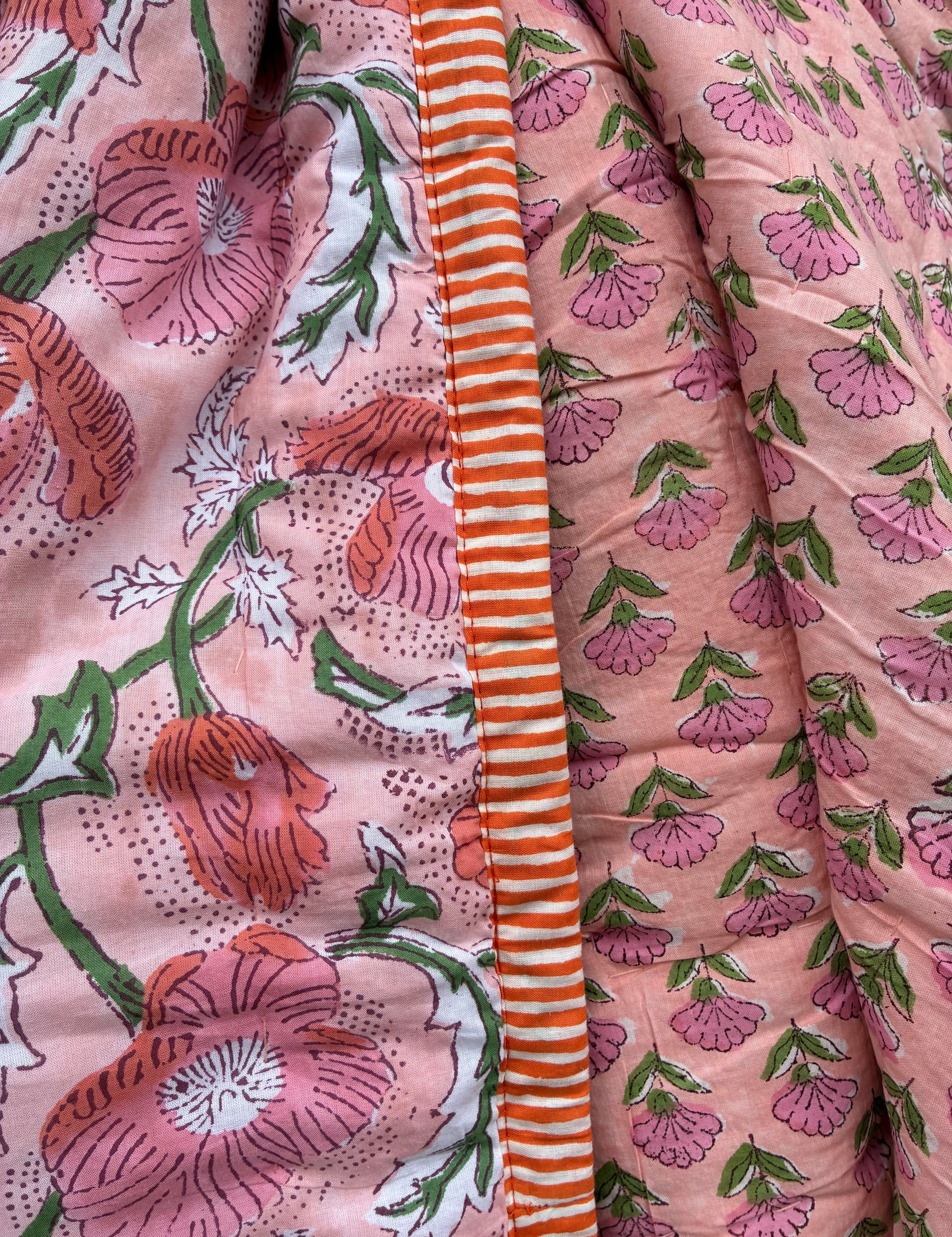 Quiltet tæppe - Peach Poppy / Pink Floral