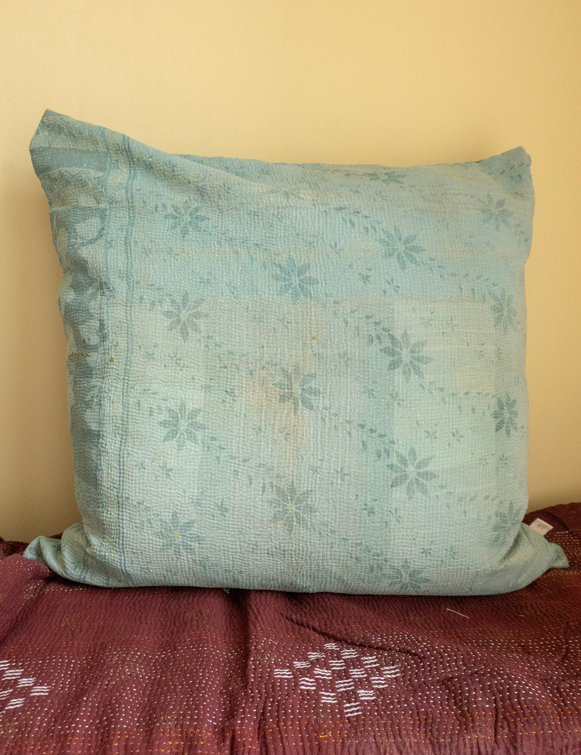 Indian kantha cushion L - 700