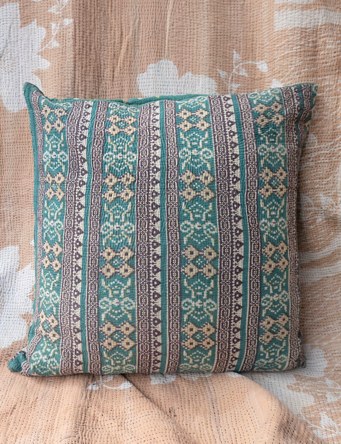 Indian kantha cushion M - 716