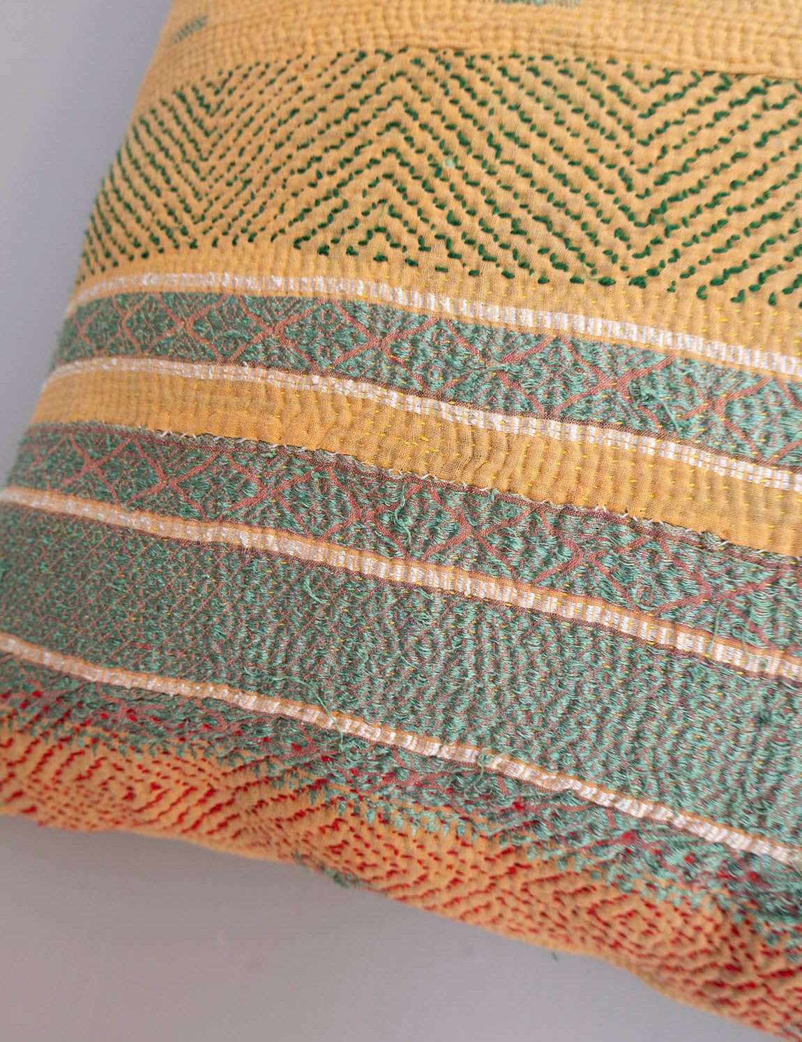 Indian kantha cushion L - 826
