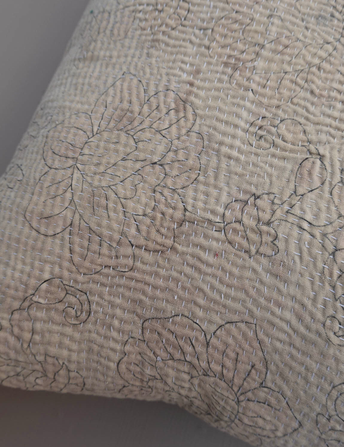 Indian kantha cushion M - 831
