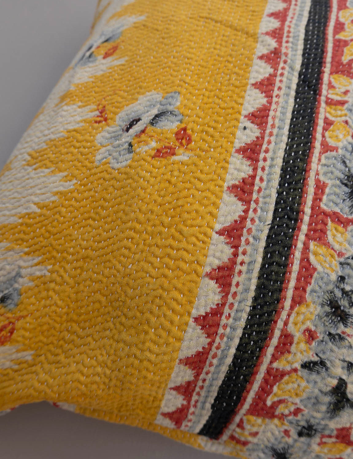 Indian kantha cushion M - 831