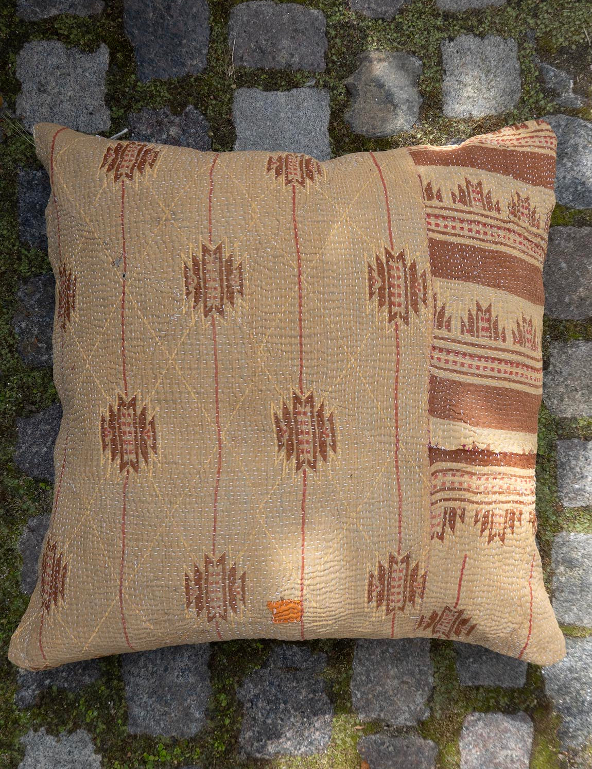 Indisk kantha pude M  - 895