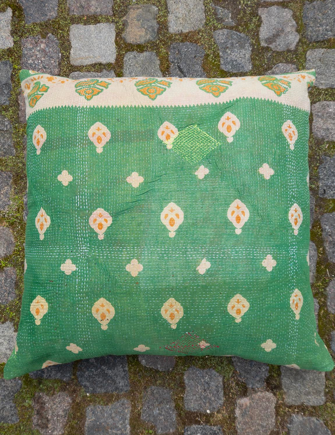 Indisk kantha pude L - 907