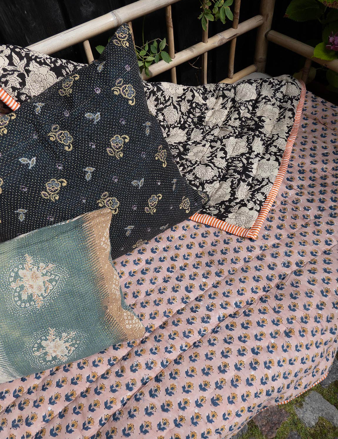 Indisk kantha pude M  - 887
