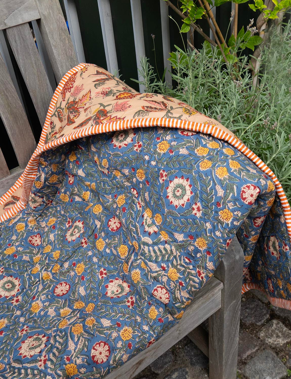 Quilted blanket – 09 Blue Meadow / Antique Floral