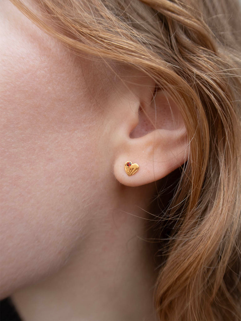 Earring No. 41 - Stud Heart - Garnet