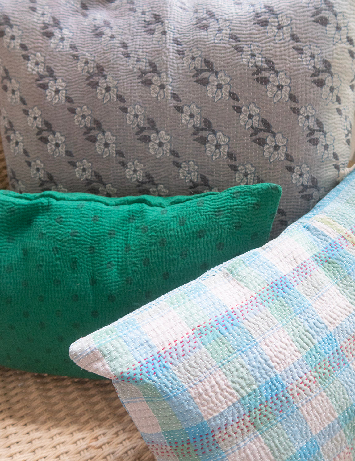 Indian kantha cushion L - 309