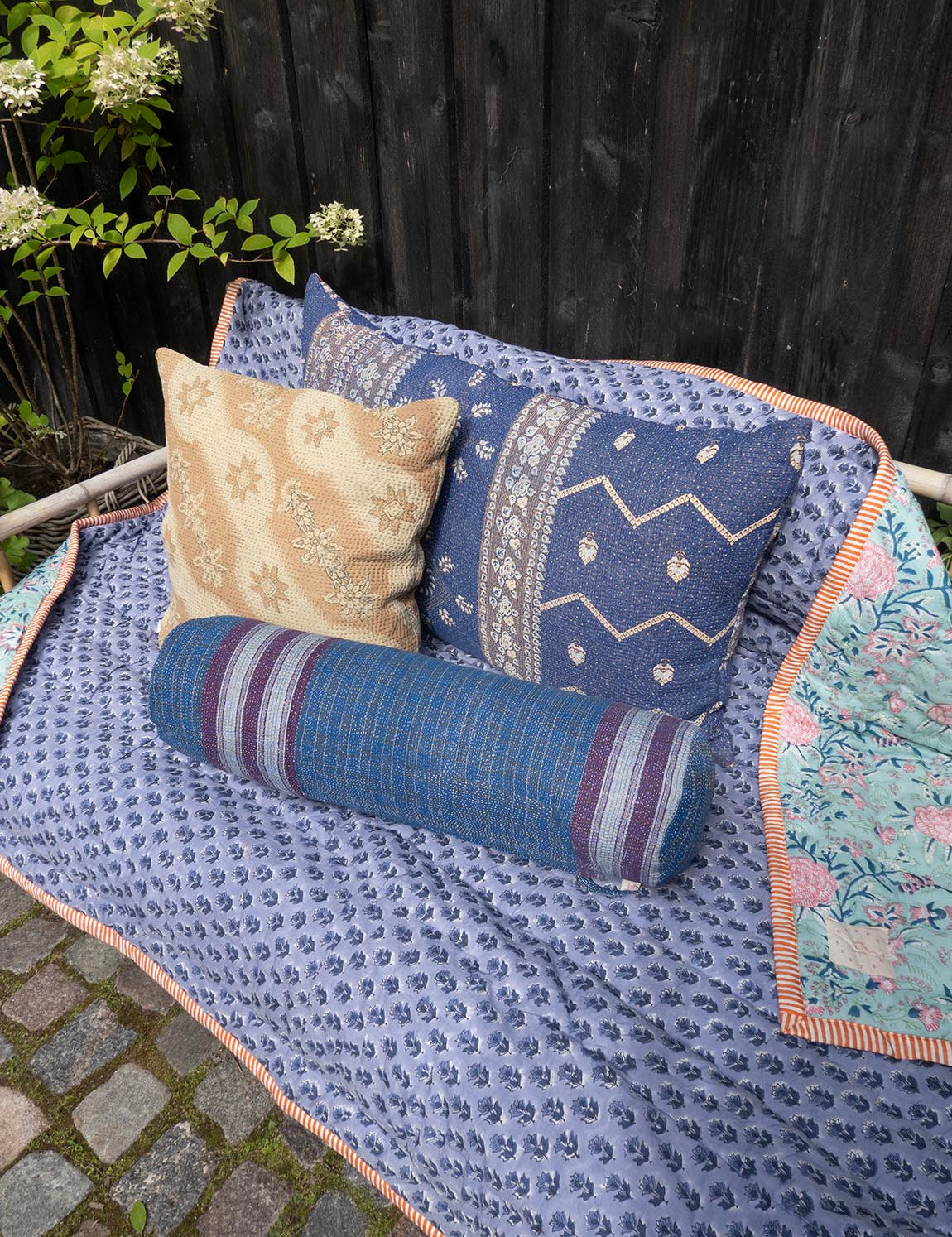 Indisk kantha pude M  - 892