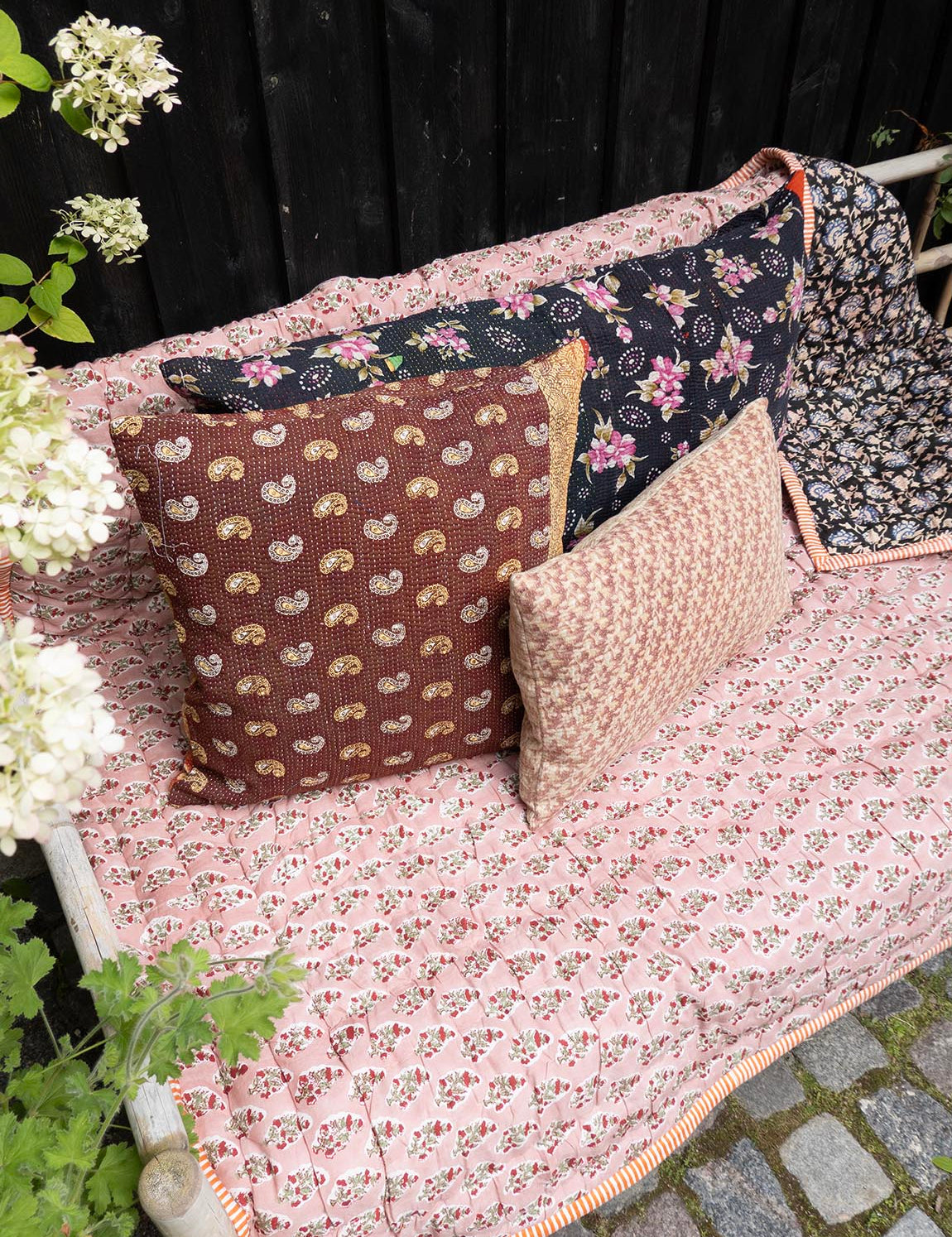 Indisk kantha pude M  - 890