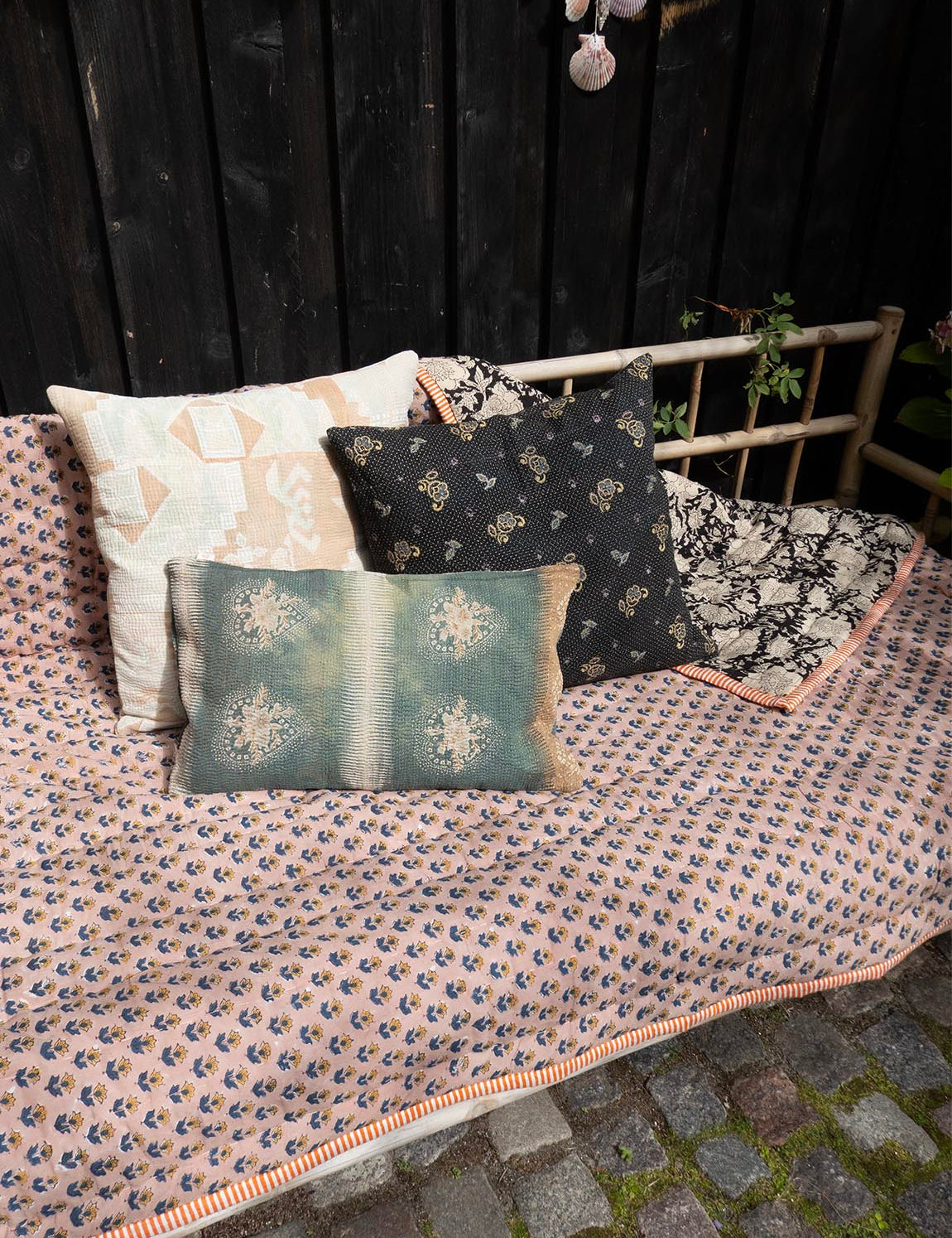 Indisk kantha pude M  - 888