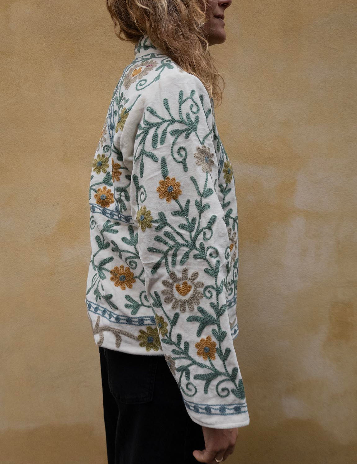 Suzani Jakke - White