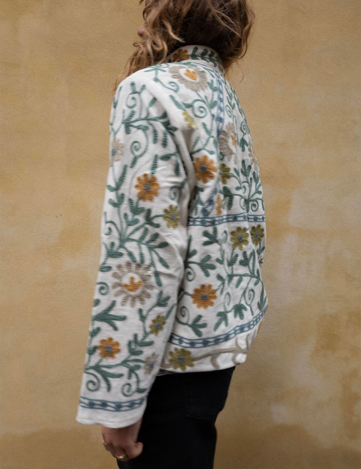 Suzani Jakke - White
