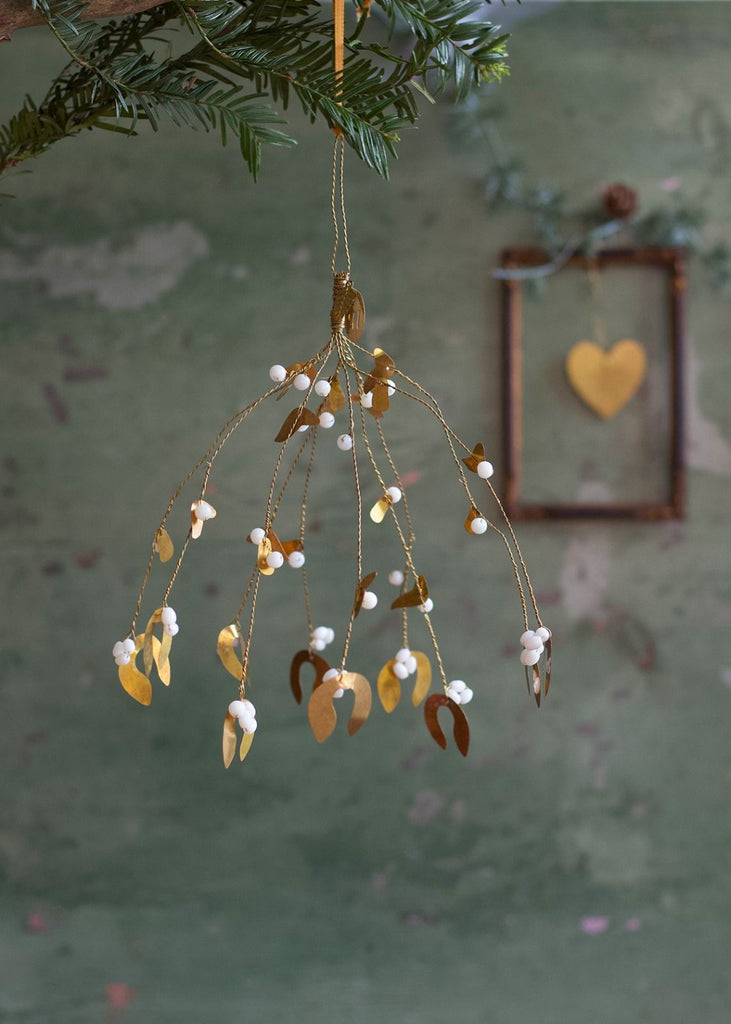 Indian Christmas - Mistletoe Bunch Pearls