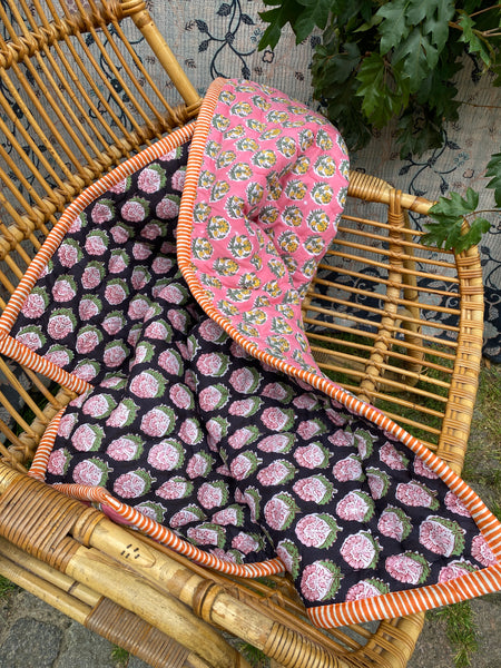 Quiltet babytæppe - Pink/Black