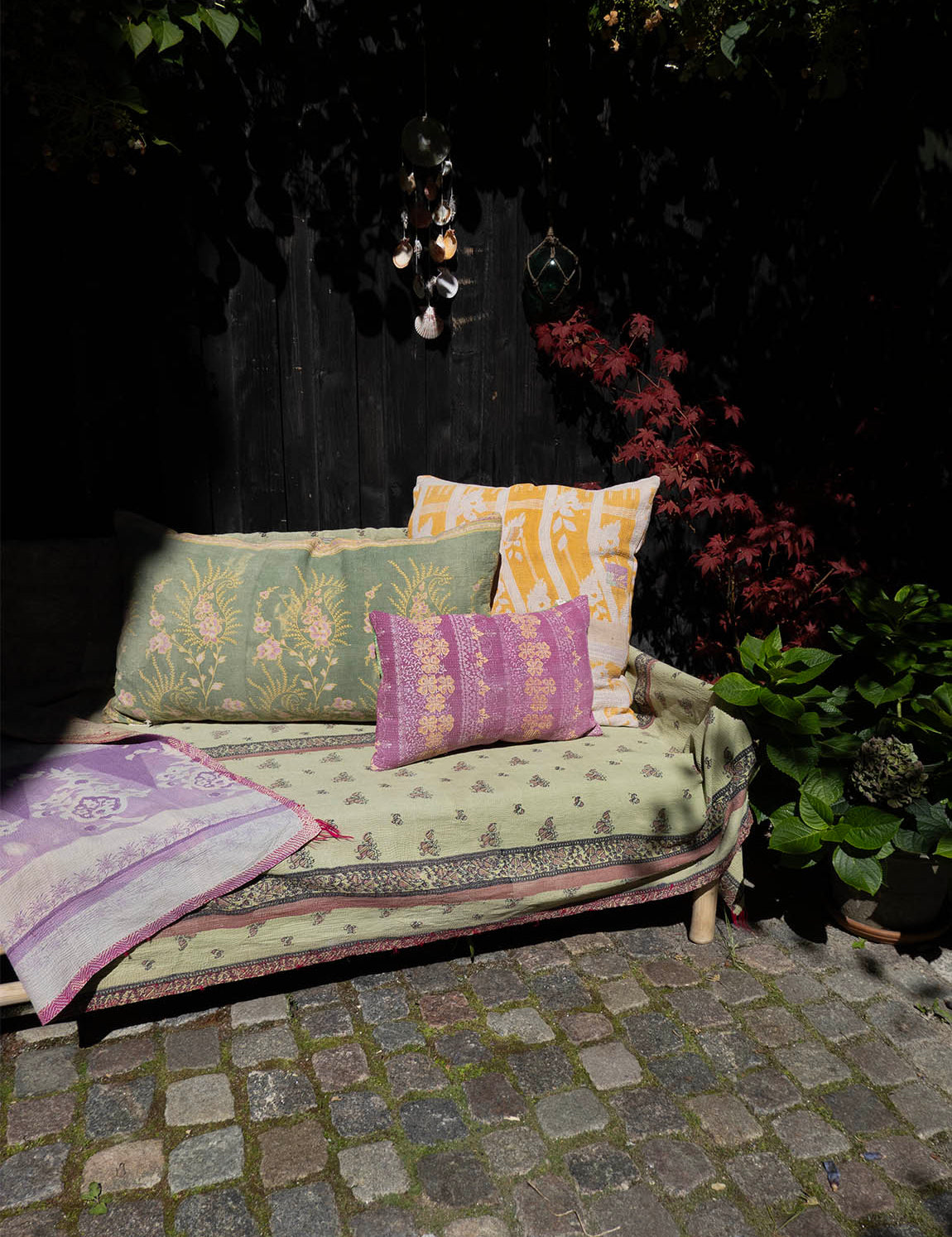 Indian kantha cushion L - 505