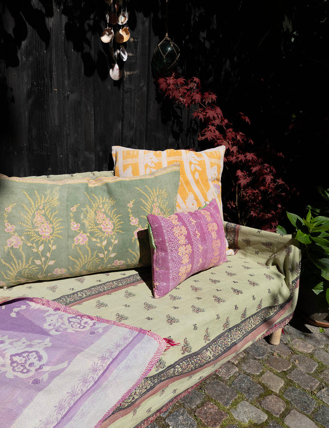 Indian kantha cushion L - 505