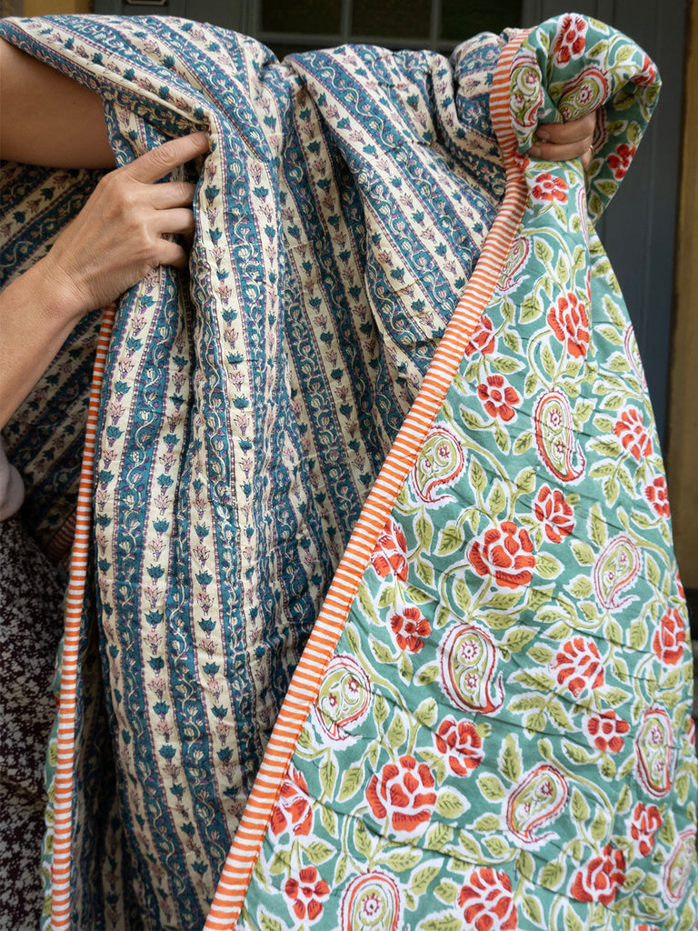 Quiltet tæppe - Green / Petrol Stripe