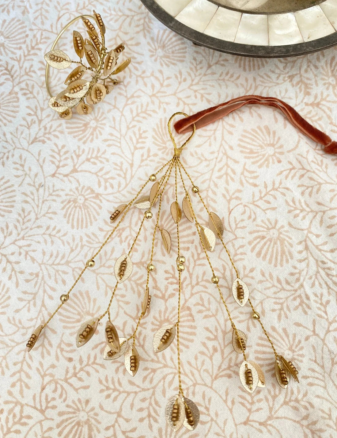 Indian Christmas - Champagne Mistletoe