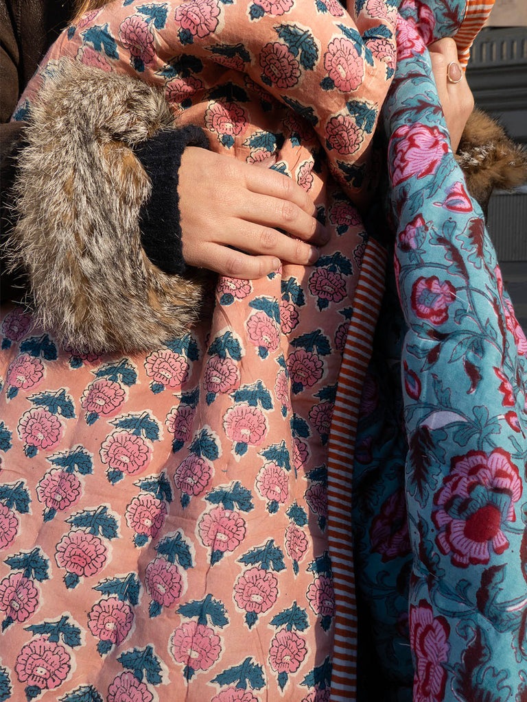 Quiltet tæppe - Peach Pink / Turqoise