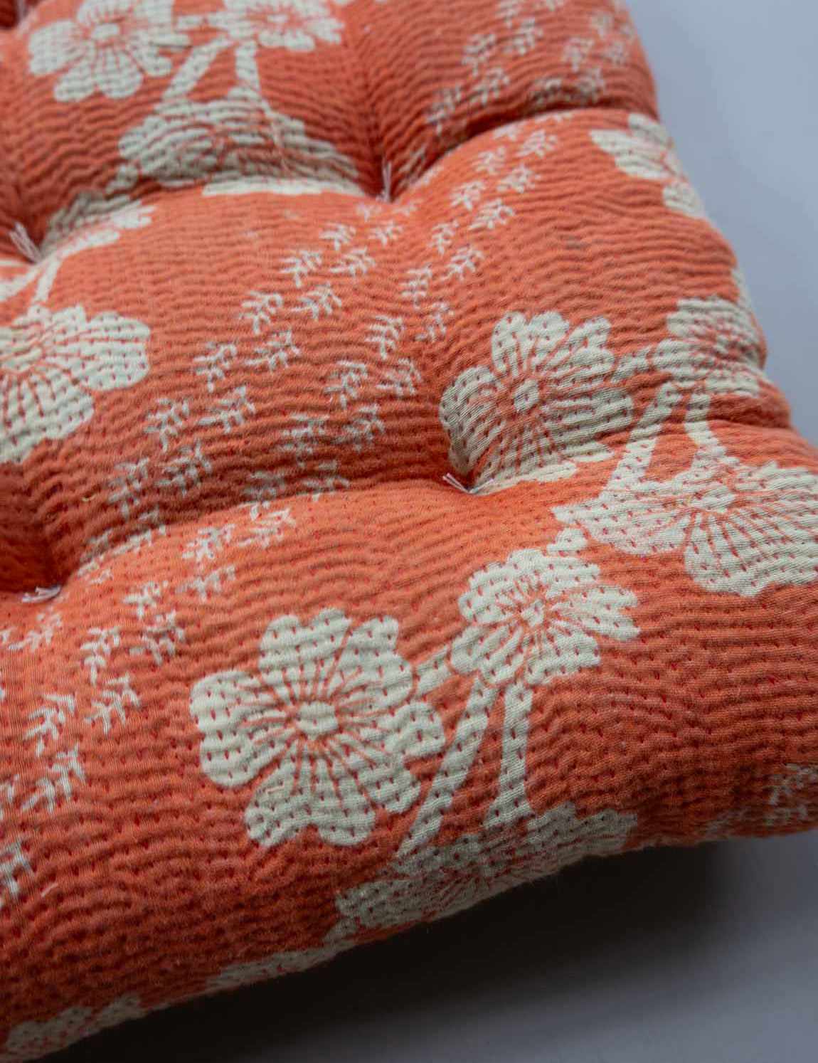 Indisk kantha siddepude - Red Floral