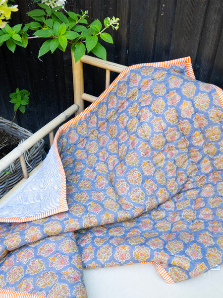 Quiltet babytæppe - Blue / Blue stripe