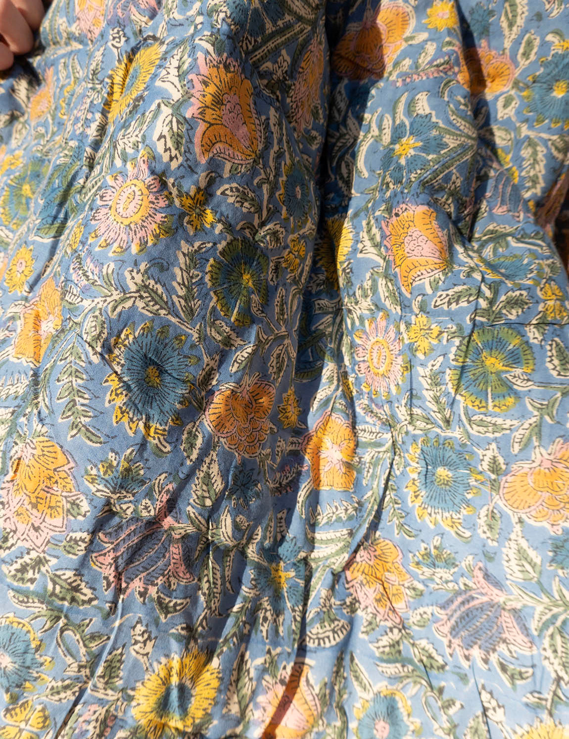 Quiltet tæppe - Warm Grey / Blue Wild Garden
