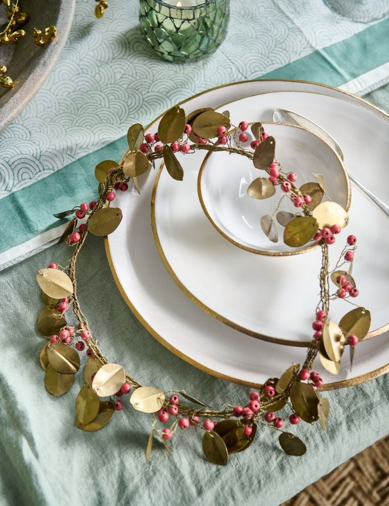 Indian Christmas - Big Wreath Red Berries