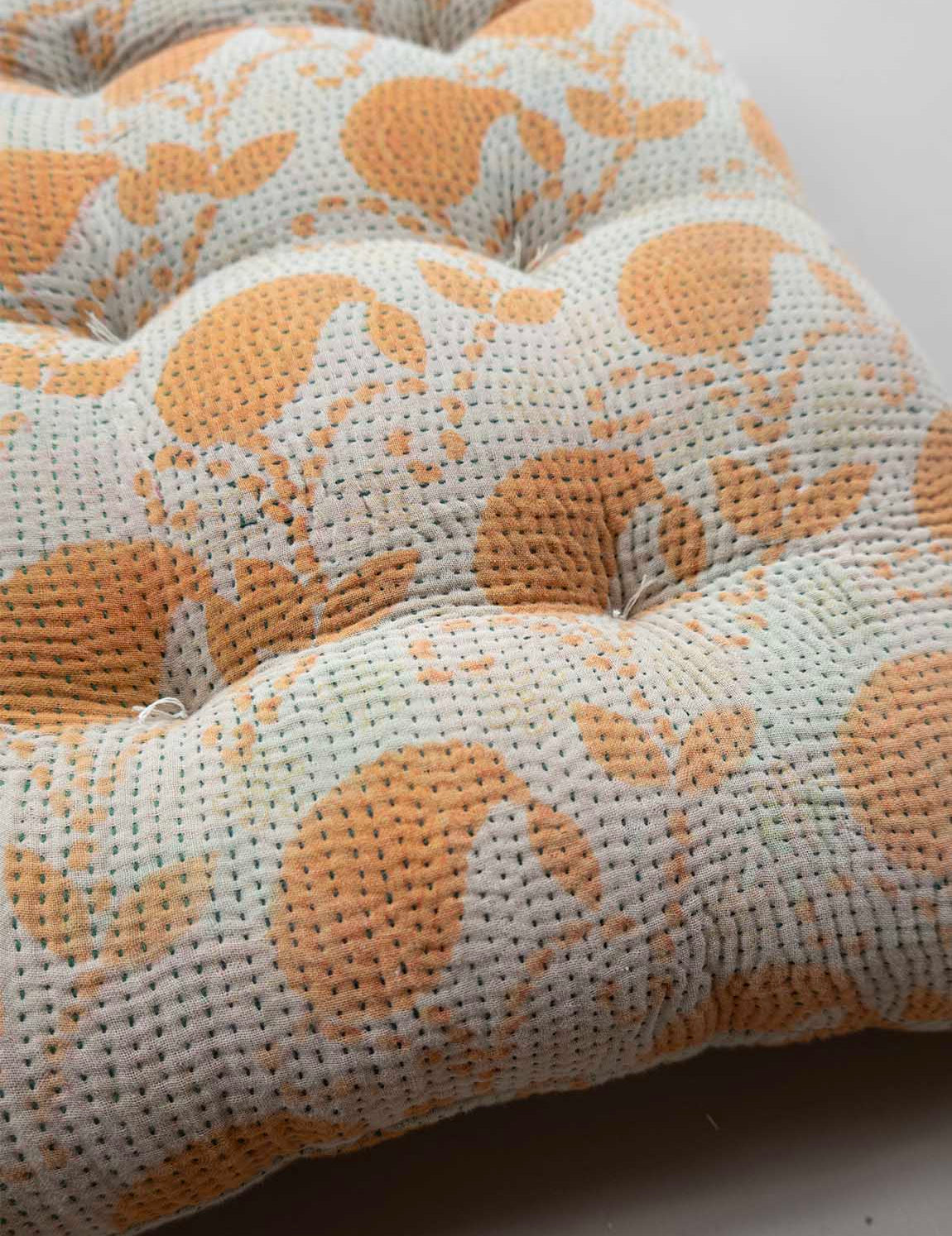 Indisk kantha siddepude - Orange Floral